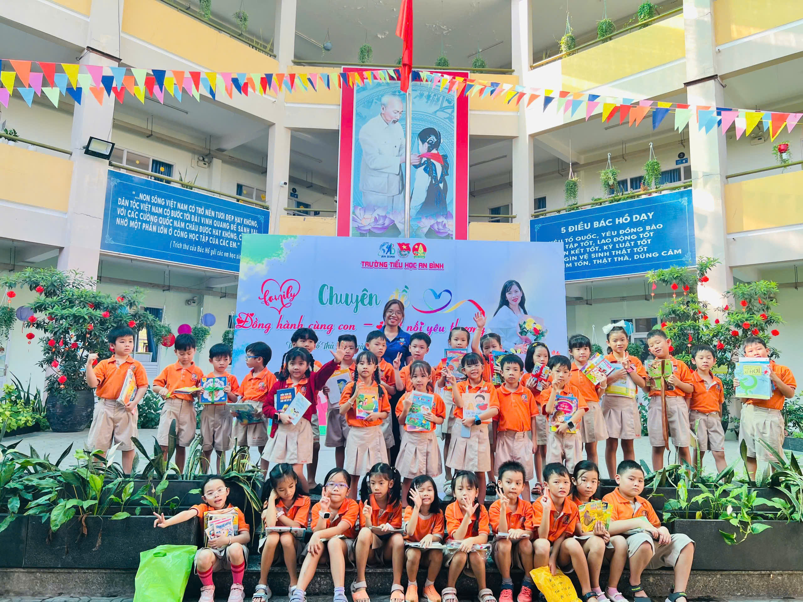 Các con trong ngày hội trao đổi sách